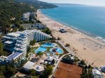 Hotel a pláž