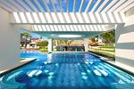 Swim up bar
