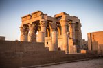 Chrám Kom Ombo pri západe slnka