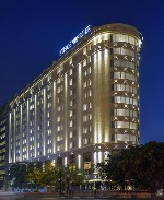 Večerný pohľad na hotel