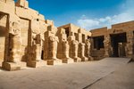 Starobylé sochy faraónov v komplexe Karnak - Luxor