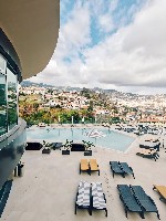 Lehátka pri bazéne