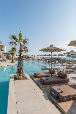 Lehátka pri bazéne