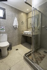 Dvojlôžková izba, výhľad záhrada, kúpeľňa