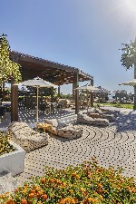 Lehátka s slnečníkmi