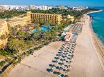 Pohľad na pláž a hotel