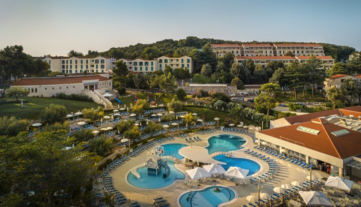 Hotel s bazénom 