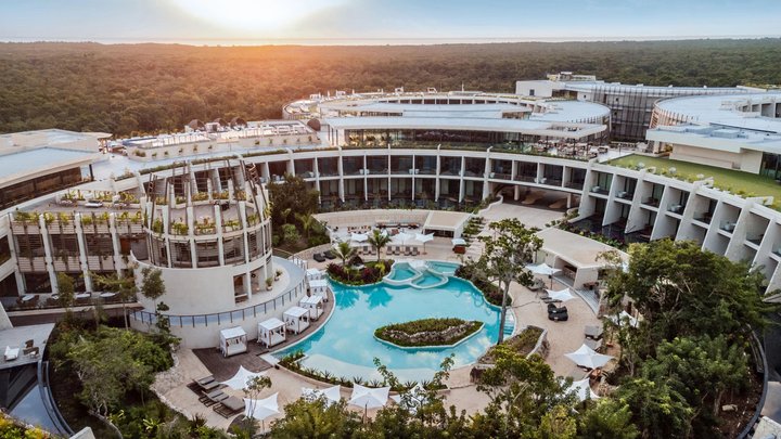 Hotel s bazénom
