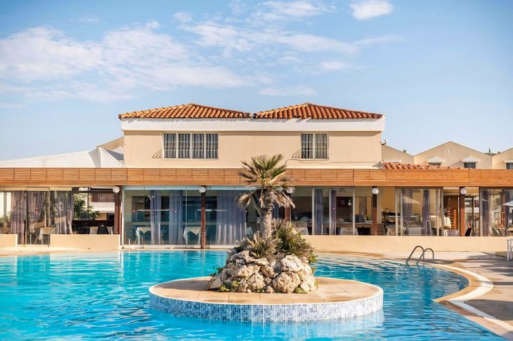 Hotel s bazénom