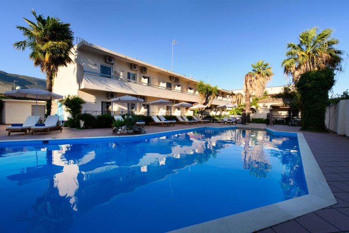 Hotel s bazénom