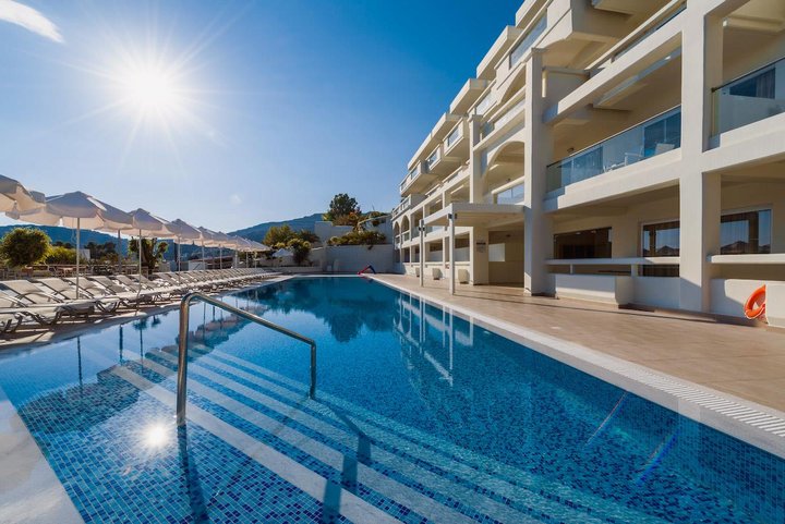 Hotel s bazénom