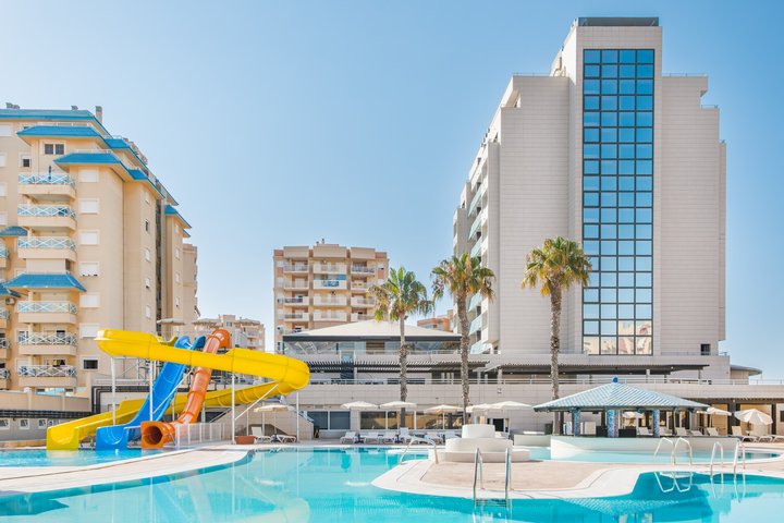 Bazén a šmykľavky