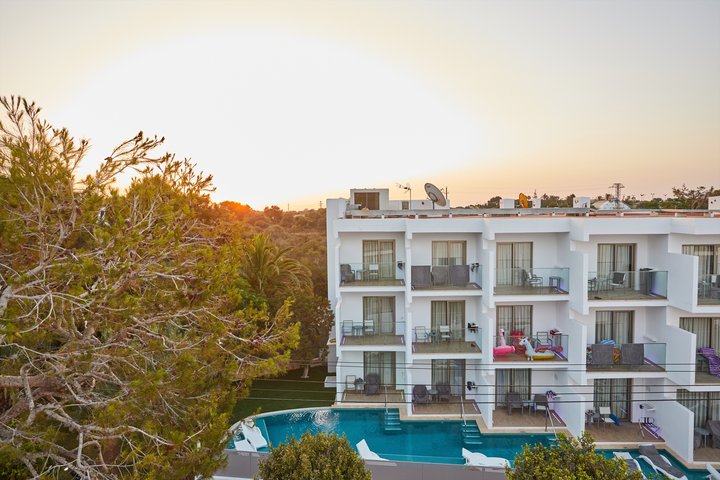 Hotel s bazénom