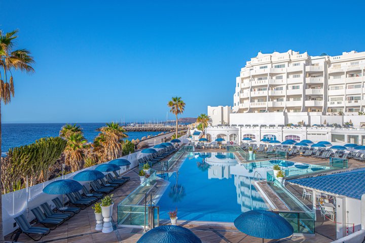 Hotel s bazénom