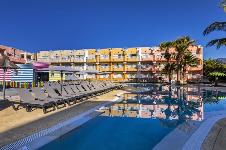 Hotel s bazénom