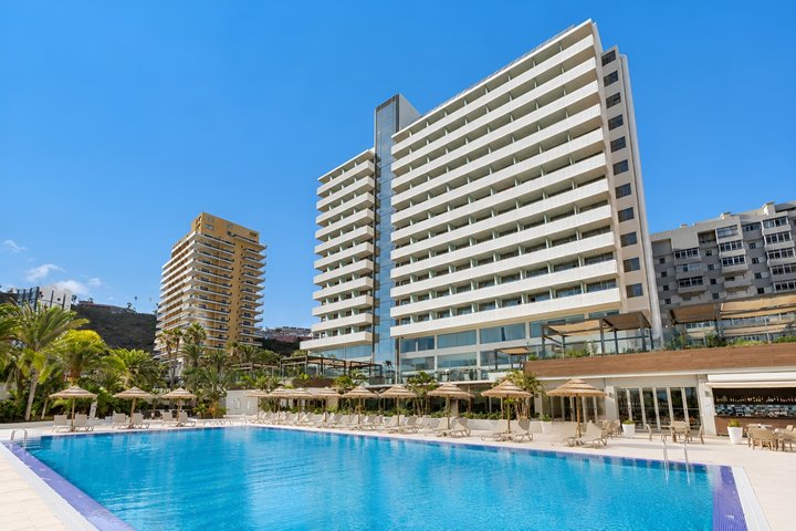 Hotel s bazénom